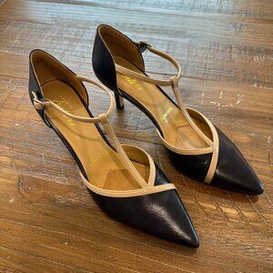 Trotters Amelia Navy/Nude Leather T-Strap Heels (Size 7.5M)